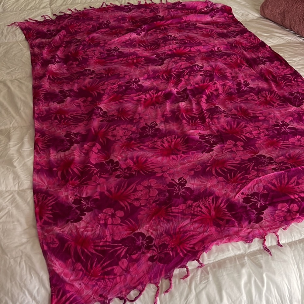 Sarong - Picture 2 of 3